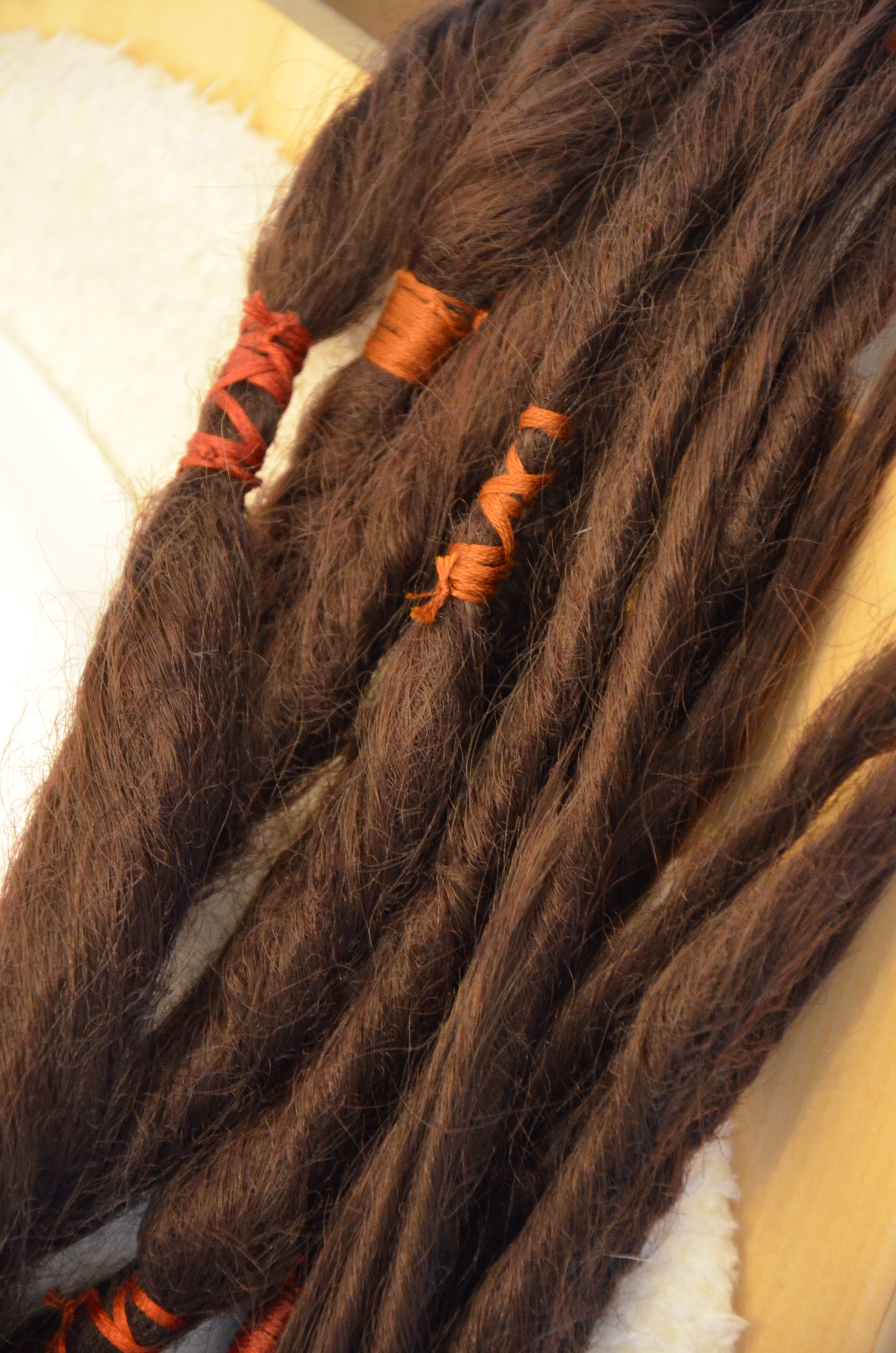 Tutoriel Créer des dreadlocks sur une perruque Black Owl Studio