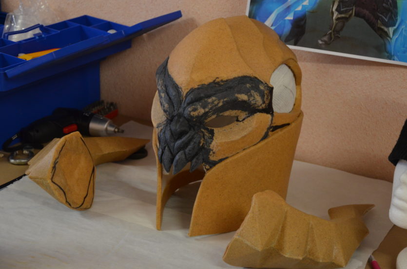 casque worbla black sculpture