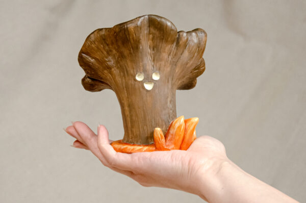 Holly Horn-of-Plenty – Image 5