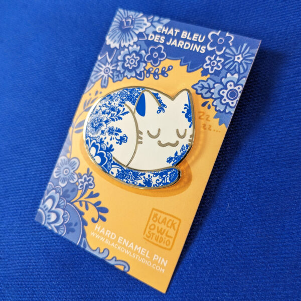 Pin's Chat Bleu des Jardins (Hard Enamel) – Image 2